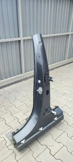 Mercedes W205 vasen pilari, käytetty
