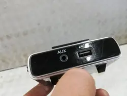 Fiat 500X USB/AUX-port OEM 735631402 - Begagnad