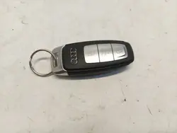 Audi Q4 E-TRON Avaimenperä OEM 8Y0959754 - Käytetty