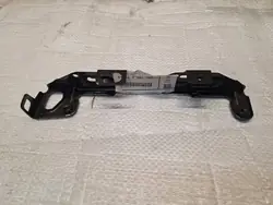 Suporte de radiador superior BMW OE 51647266167 L