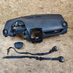 Renault Clio IV kojelauta OEM AZF2379 - Käytetty