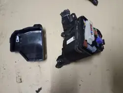 Toyota YARIS III 2011- 1.33 Zekeringdoos Links