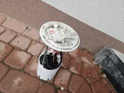 Polttoainepumppu Opel ADAM 1.2 1.4 Bensiini 13356928