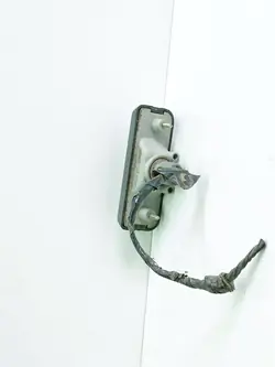 Luz de matrícula Mitsubishi Colt 1991 OEM 1141253
