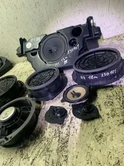 Audi OE Soundsystem OEM 8W9035382 - Gebraucht