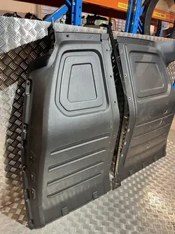Erotinpaneeli OEM PU24519 Nissan Townstar XFK:lle