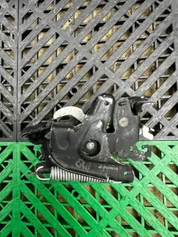 BMW OE 7347409 Motorhuvelås - Begagnat skick