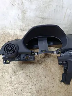 Audi Q2 16-19 Instrumentpanel OEM 81B858041 Begagnad