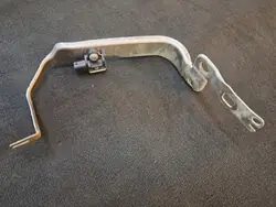 Soporte guardabarros Audi S6 C7 OEM 4G0807592B - Derecho