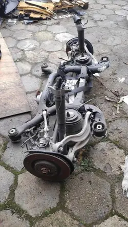 OEM 277425039R Poutre Essieu Arrière pour Volkswagen Touareg III