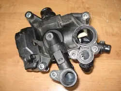 Boîtier de thermostat BMW B38 B46 B48 Usagé 7644811