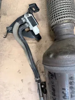 Catalyseur Renault OEM 208027401R Occasion
