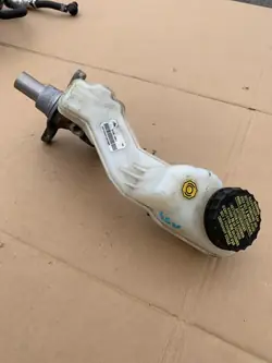Réservoir de liquide de frein Infiniti OE QX50 II 2.0T