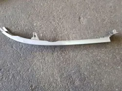 Vasen etuvalon kansi OEM 1638260177 Mercedes M-Class