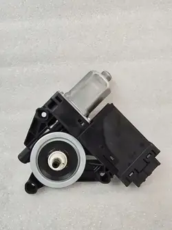 Volvo XC90 II vasen takaikkunan moottori OEM 31453359