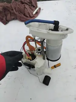 Brandstofpomp BMW 1 F21 F20 Lift 2015-2019 1.5 Turbo OEM