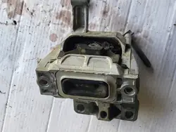 Volkswagen Moottorin kiinnike 5N0199262D