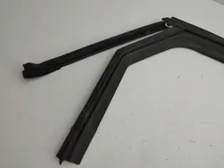 Gummipackning bakdörrsfönster höger OEM AMD141147