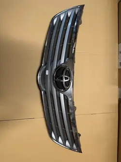 Rejilla Toyota Avensis T27 OEM 080302 (2009-2012)