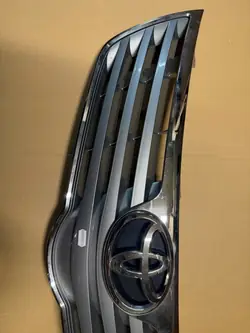 Grille Toyota Avensis T27 OEM 080302 (2009-2012)