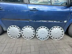 AUDI A4 B5 B6 Coprimozzi Set 8D0601147 15"