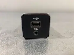 Porta USB Jeep Compass OEM FBZ18520 - Usado