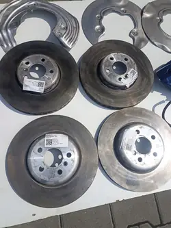Jarrukokonaisuus OEM 6860911 Levyt Puristimet Palat BMW Z4 G29