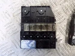Caja de fusibles Citroen OEM 9811879680B - Usado