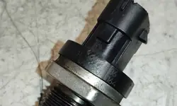 Sensor pressão combustível OEM JUR121930 para Opel Zafira B