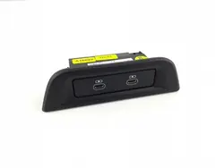 Porsche USB-pistorasia OEM 4N1035954 - Käytetty