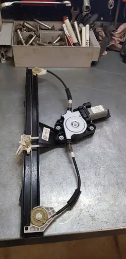 Regulador de janela dianteira esquerda Fiat Doblo I 51830870