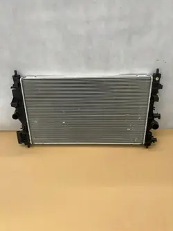 Radiateur d'eau Opel Zafira C 11-19 OEM 39074655