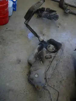 Brandstoftank OEM Zbiornik paliwa bak Peugeot 207 1.4B