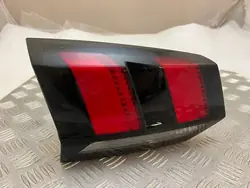 Peugeot 5008 II 2017 Luz de maletero izquierda 9811027880