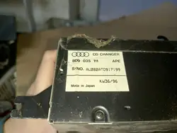 Audi A4 B5 CD-vaihtaja OEM 8D9035111 - Käytetty