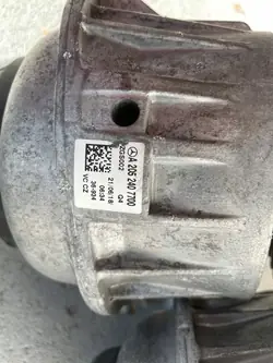 Support moteur Mercedes A2052407600 A2052407700