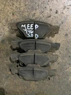Bromsbelägg Jeep OE för Grand Cherokee WK2 Lift