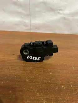 Läppämoottori OEM D3195 Mercedes-Benz C W204:lle