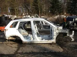 PRÓG VITARA III Höger Pelarsteg - Suzuki
