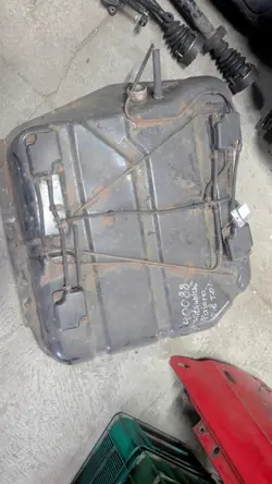 Polttoainesäiliö Mitsubishi Pajero II 2.5D OEM 1wpa