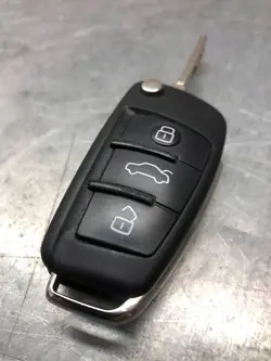 Llave Audi A3 8V OEM 8X0837220D - Usada