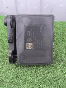 Pompe ABS Audi Q3 OEM 5Q0614517DN - Occasion