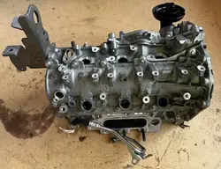 Nissan Cylinderhuvud 132651202R med Ventiler