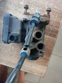 Farol esquerdo Volvo FH OEM 21122037 - Usado