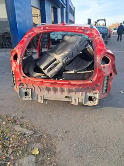 Volvo V40 II bakgolvs väggpanel OEM v40IIbudapas