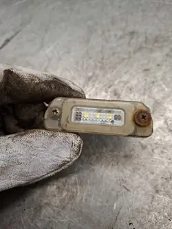 Luz de matrícula Mercedes-Benz ML W164 OEM NIC29498