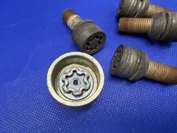 Audi OE Pyöränlukitusruuvit Sarja A6 C7 - OEM