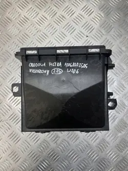 Mercedes W206 Ilmansuodinkotelon Kiinnike OEM A2068302505