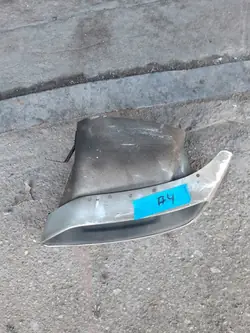 AUDI A4 B9 LIFT puskurin päätypeite OEM