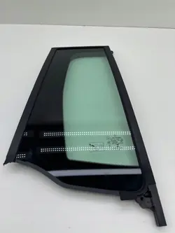 Vitre droite porte arrière Mercedes GLB W247 A2477304600